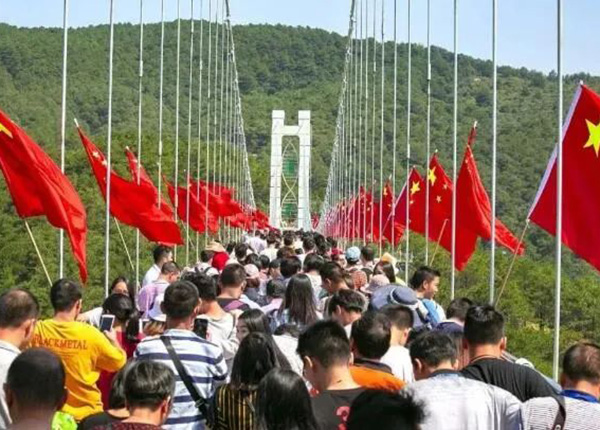 新彩网||国庆出门看人海，不如去新彩网逛逛
